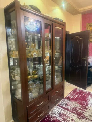 غرفة. سفرة 0