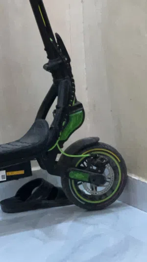 سكوتر للبيع نضيف مابيشكي من شي