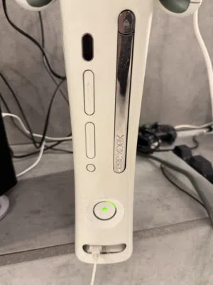 للبيع Xbox 360 أصلي شغال 100%