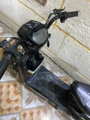 دراجة شحن حجم14نظيفة جداً استعمال بسيط باترياتها بالجيس