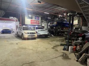 كراج سيارات شامل للبيع