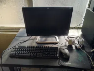شاشه وماوس وكيبورد وسماعات للبيع بسعر حرق