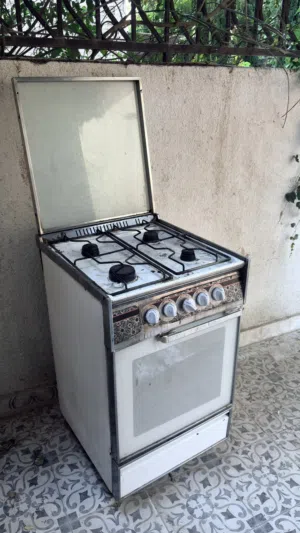 ثلاجة و فرن أربع عيون