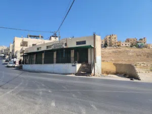 مجمع تجاري للبيع