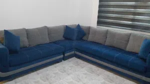 طقم كورنر أزرق ورمادي مودرن(يشمل الطاولة والمخدات)"