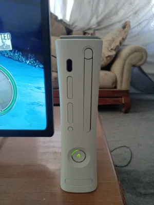 Xbox 360 للبيع مع 13 لعبه
