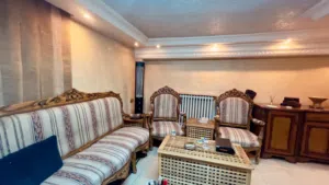 للبيع كنب فرنسي فاخر - خشب زان مزخرف - مافي منه بالبلد