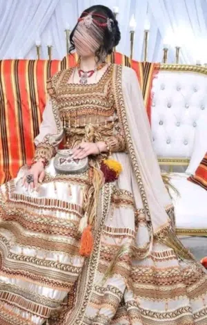 Robe kabyle trop belle beige aves les accessoires