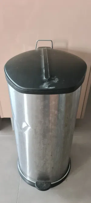 Waste Bin In Excellent Condition