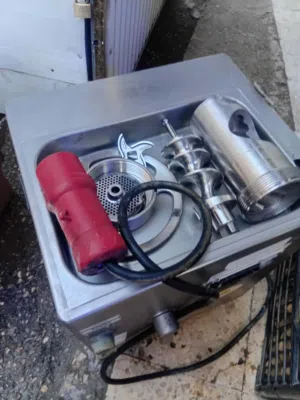 فرامة لحمه  3 فاز  للبيع موجوده في الخليل