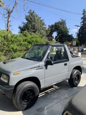 Suzuki vitara 4x4 2 doors soft top (sidekick) 1992
