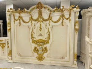 غرفة نوم ملكية