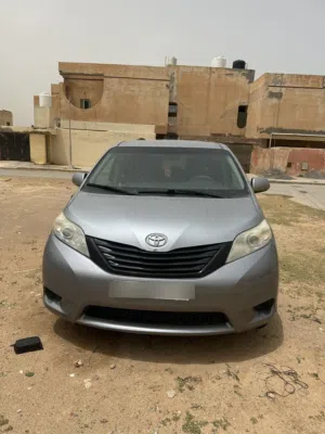 Used Toyota Sienna in Tripoli