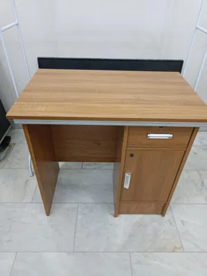 ميز دراسة للبيع