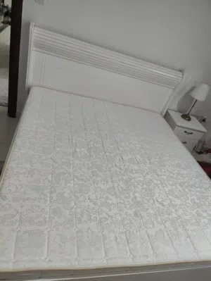 أثاث منزل نظيف للبيع بسبب السفر