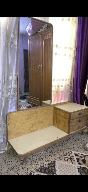 ميز مرآة فكتوري