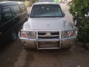 مستوبيشي   باجيرو  2005