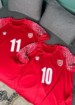 بلوزة المنتخب الاردني لسنة 2026 توفرت  ومتوفرة بلونين رقم احمر وابيض   المقاسات 1 ، 2