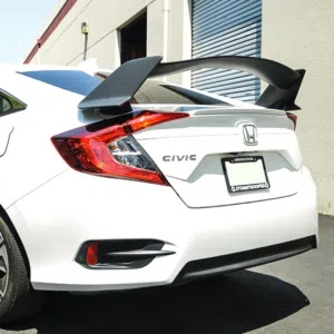 For sale: Honda Civic spoiler  للبيع سبويلر هوندا سيفيك.