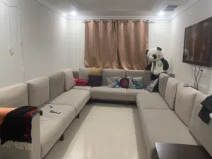 ركنه خشب زان بحاله جيده البيع لدواعي السفر النهائي