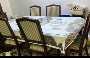 طاوله مع 8 كراسي مع البوفيه في تخت مزوج مع 2 تخت مفرد مع 2 تسريهة