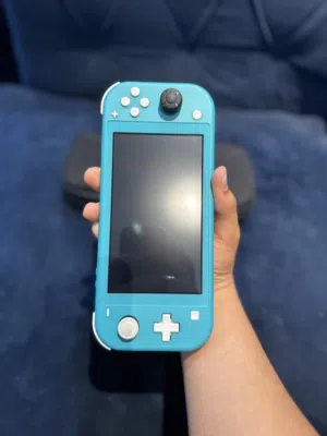 نيتندو سويتش لايت Nentindo switch lite مستعمل نظيف جدا لا يوجد فيه اي مشاكل