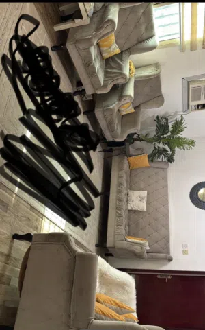 للبيع طقم كنب ملكي 15 bd