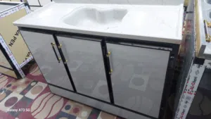 كاونترات شغل مبطن درجه اولى. بوري محشه خشب. مترين مع سنك متر و30 مترين ونص مع سنك متر و30.