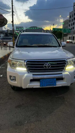 تويوتا لاندكروزر GXR 2014 جديد بمحرك V8 ب 29 الف دولار قابل للتفاوض بالمعقول