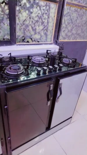 ميز وطباخ ماركه نوال كلش حلوه ناره ونضيف كلشي مابي سعره 225