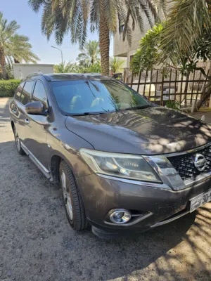 Nissan Pathfinder sv 2015