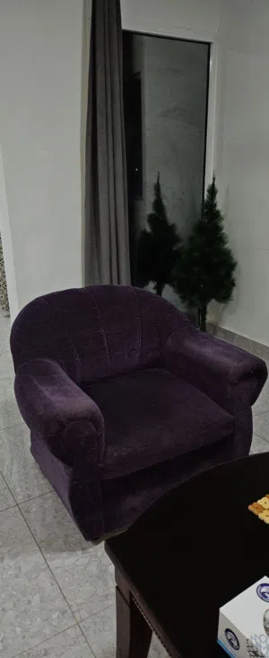 طقم كنب مع طاولة للبيع