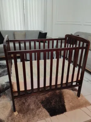 سرير طفل مستعمل للبيع