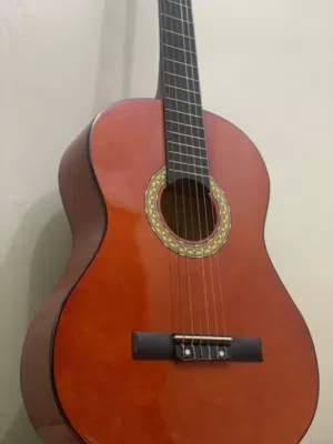 ألة موسيقى Guitar classique للبيع