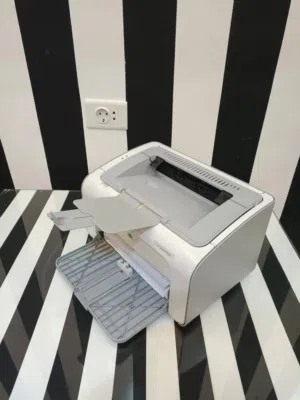 طابعة ليزرية مستعملة بحال الوكالة طباعة اسود  حجم مناسب طباعة a4 وشيكات Hp laserjet 1102