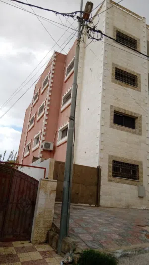 141 m2 3 Bedrooms Apartments for Sale in Zarqa Al Zawahra