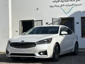 كيا كادينزا  استيراد امريكي جاية سليمة سيارة بحالة الدار بدون حوادت بدون سوس بدون عيوب ب ادن الله