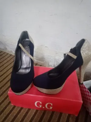 حذاء نسائي جديد للبيع