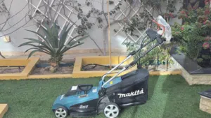 مكينة قص العشب