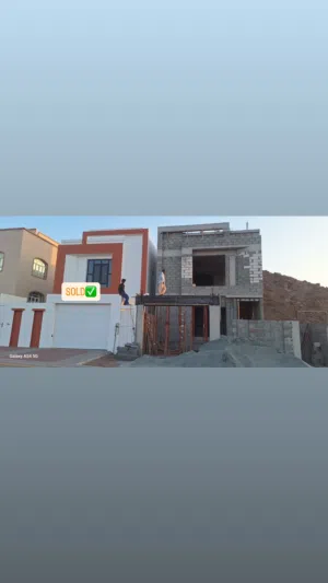 فيلا راقيه في السيح الاحمر قريب مسجد الوارث