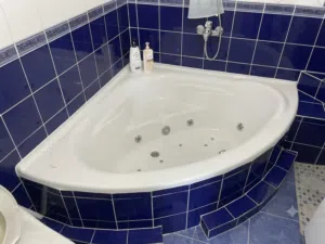 جاكوزي مستعمل للبيع