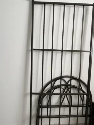 هيكل سرير جديد بحالة ممتازة