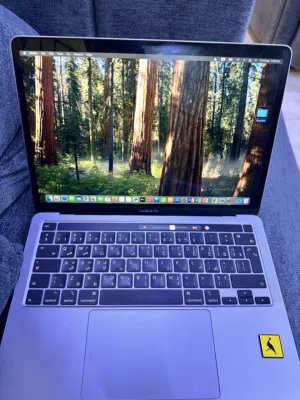للبيع MacBook Pro مع كرتونه وشاحنه