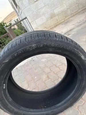 إطارات مستعملة بحالة جيدة لعجلات 22 بوصة من علامة أخرى  قابل لتفاوض