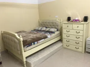 سرير كنج وطاوله تلفاز وطاوله مكتب بحاله جيده جداً ...