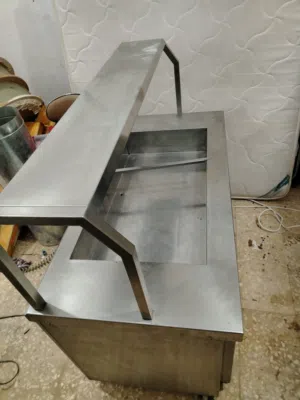 عدة مطعم للبيع
