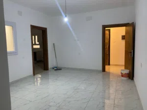 فيلا للبيع قرب الصدرية علي رئيسي فرعي شارع قطران واسع موقع تجاري سكني ممتاز