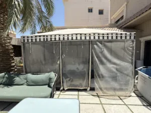 خيمة حديد مع كنبات