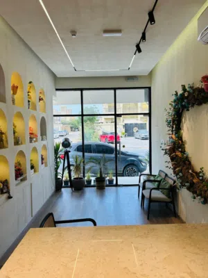 للبيع محل زهور ( Flower Shop ) مجهز بالكامل في موقع حيوي