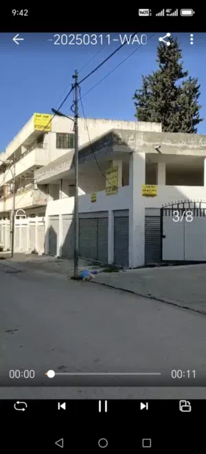 للأيجار مخازن/معارض بأسعار رخيصة في الحي التجاري قرب دوار الشرق الأوسط دخلة البان ضبعة موجود 12 دكان